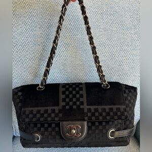 Black velvet Chanel